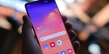 Samsung stabdo programinius atnaujinimus Galaxy S10 serijai